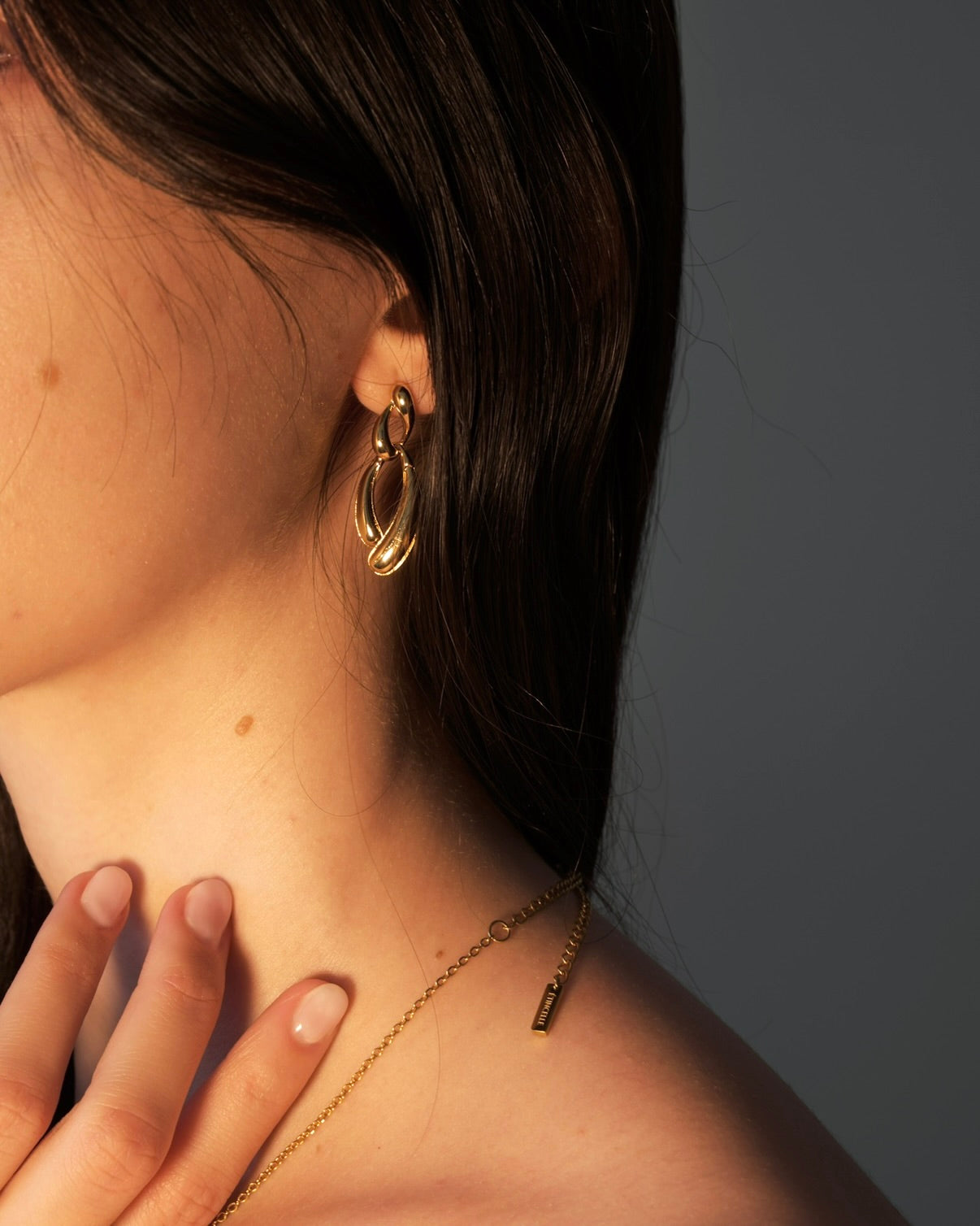 DROP EARRINGS