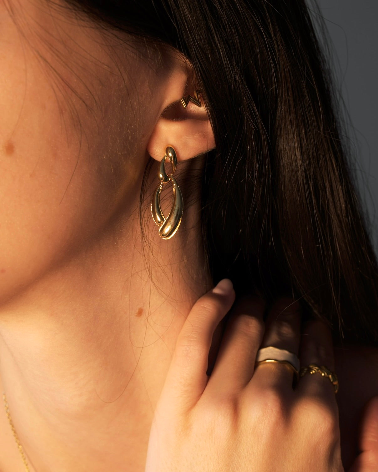 DROP EARRINGS
