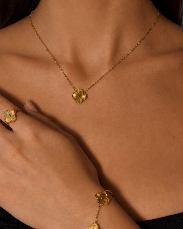 ALMA GOLD NECKLACE